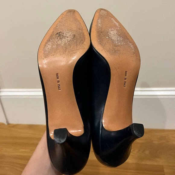 Vintage ferragamo heels in really great used condition! - Picture 6 of 8